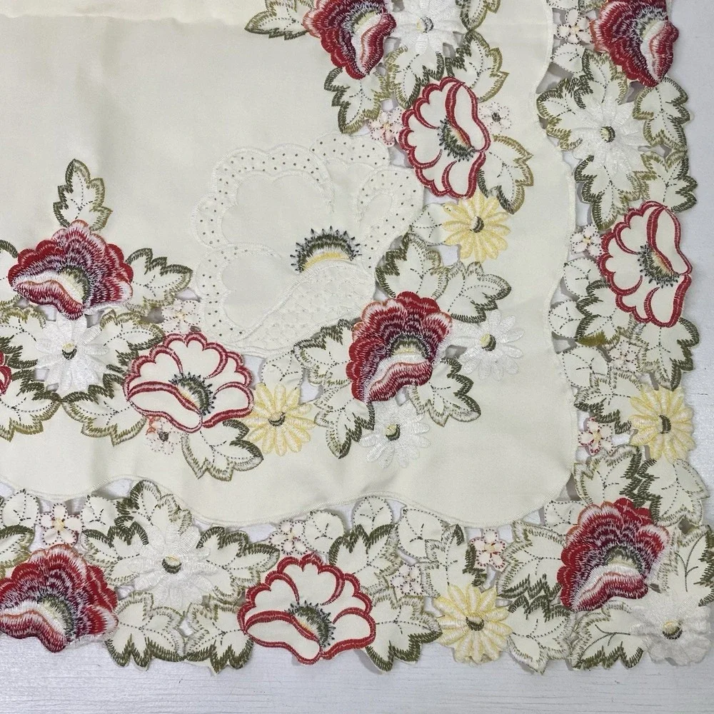 Vintage Embroidered Floral Table Cloth 31.5